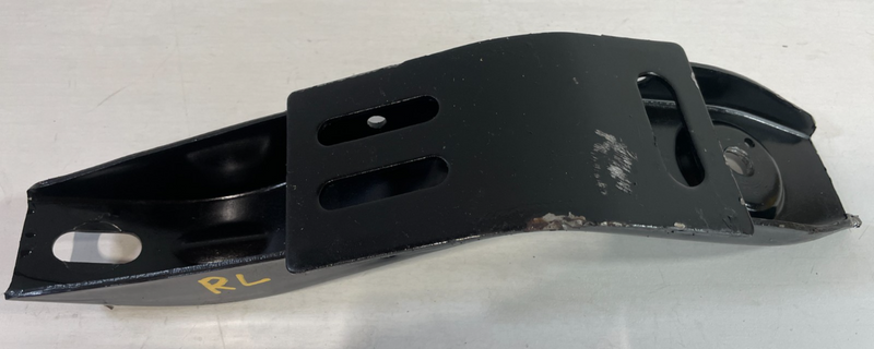 Load image into Gallery viewer, 2020-2025 CADILLAC CT5 REAR LH &amp; RH SUBFRAME CROSSMEMBER MOUNT BRACKET #104926
