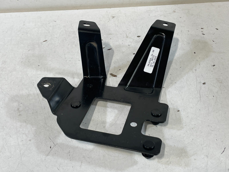 Load image into Gallery viewer, 20-22 HYUNDAI PALISADE REAR RIGHT SIDE BLIND SPOT RADAR SENSOR BRACKET # 99173
