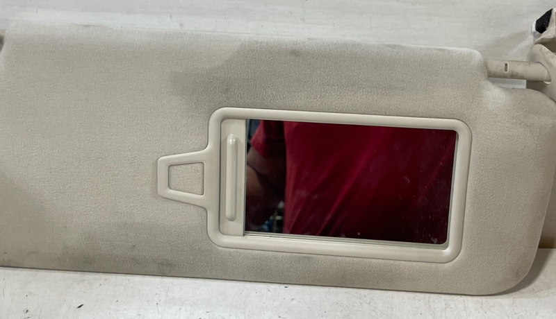 Load image into Gallery viewer, 2020 - 2022 HYUNDAI PALISADE FRONT RIGHT SIDE SUNVISOR SUN VISOR BEIGE # 100205
