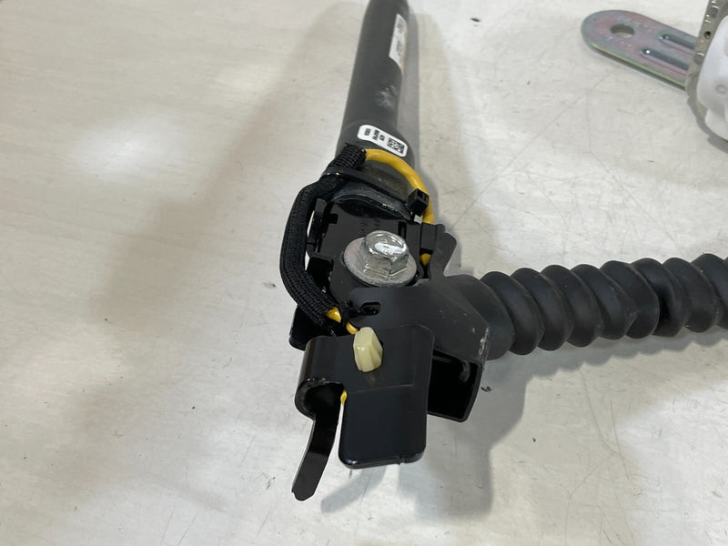 Load image into Gallery viewer, 2022-2025 HONDA CIVIC FRONT RIGHT SIDE SEAT BELT RETRACTOR W/ TENSIONER # 96127
