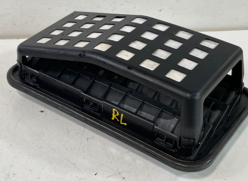 Load image into Gallery viewer, 2019-25 HYUNDAI SANTA FE PALISADE REAR LH OR RH QUARTER AIR VENT GRILLE # 102892
