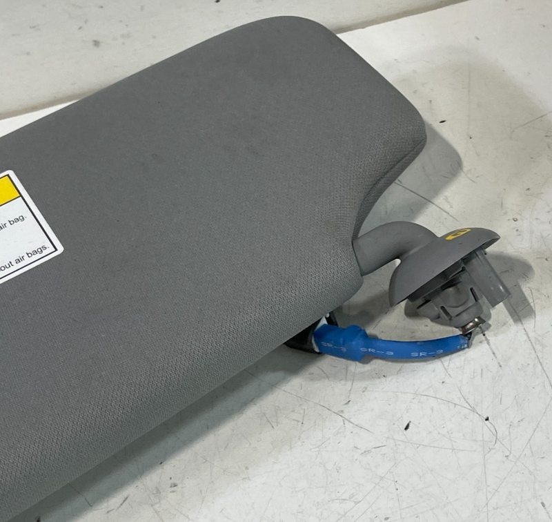 Load image into Gallery viewer, 17-20 ACURA MDX FRONT RIGHT PASSENGER SIDE INTERIOR SUNVISOR SUN VISOR # 103881
