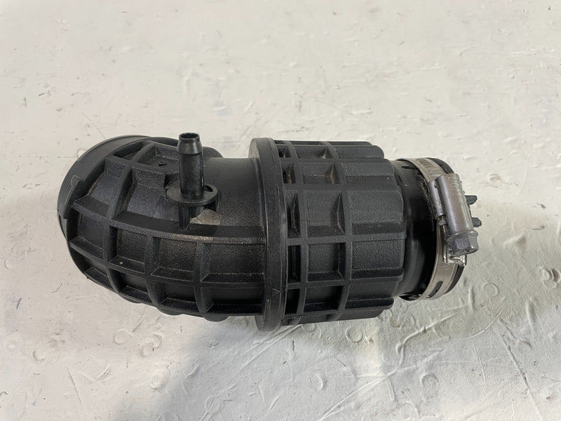 Load image into Gallery viewer, 2021 - 2025 HYUNDAI SANTA FE SANTA CRUZ ENGINE AIR INTAKE HOSE TUBE # 104395
