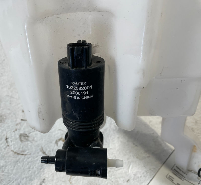 Load image into Gallery viewer, 17-23 NISSAN ROGUE SPORT QASHQAI WINDSHIELD WASHER RESERVOIR TANK BOTTLE 106245
