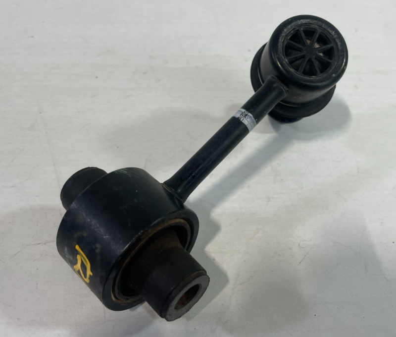 Load image into Gallery viewer, 22-25 HYUNDAI TUCSON REAR RIGHT STABILIZER SWAY ANTI ROLL BAR END LINK # 105048
