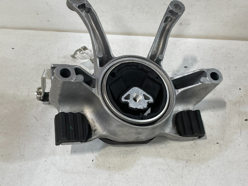Load image into Gallery viewer, 19-24 BMW 330i 330i xDrive AUTO TRANSMISSION GEARBOX SUPPORTING BRACKET # 98400
