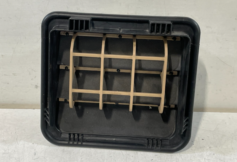 Load image into Gallery viewer, 18-23 KIA STINGER REAR LH OR RH QUARTER PANEL PRESSURE AIR VENT GRILL # 99606
