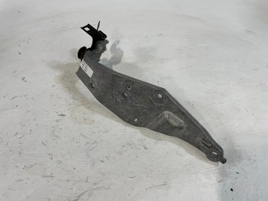 16-22 HONDA HR-V FRONT LEFT DRIVER SIDE AIR CLEANER STAY MOUNT BRACKET