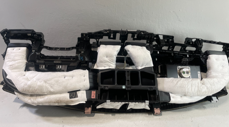 Load image into Gallery viewer, 2023-2025 HYUNDAI PALISADE INSTRUMENT PANEL PAD DASHBOARD ASSEMBLY 3.8L # 104226
