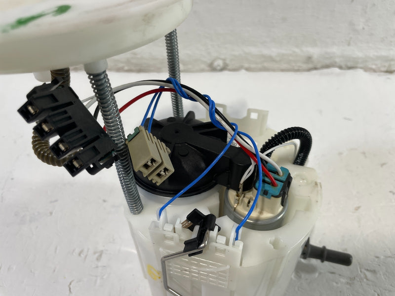 Load image into Gallery viewer, 2020 - 2025 CADILLAC CT5 FUEL GAS PUMP SENDING UNIT ASSEMBLY 84800568 # 105016
