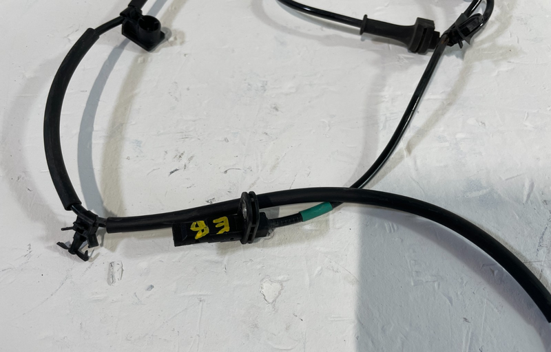 Load image into Gallery viewer, 21-23 HYUNDAI SANTA FE FRONT RIGHT PASSENGER SIDE ABS WHEEL SPEED SENSOR #104378
