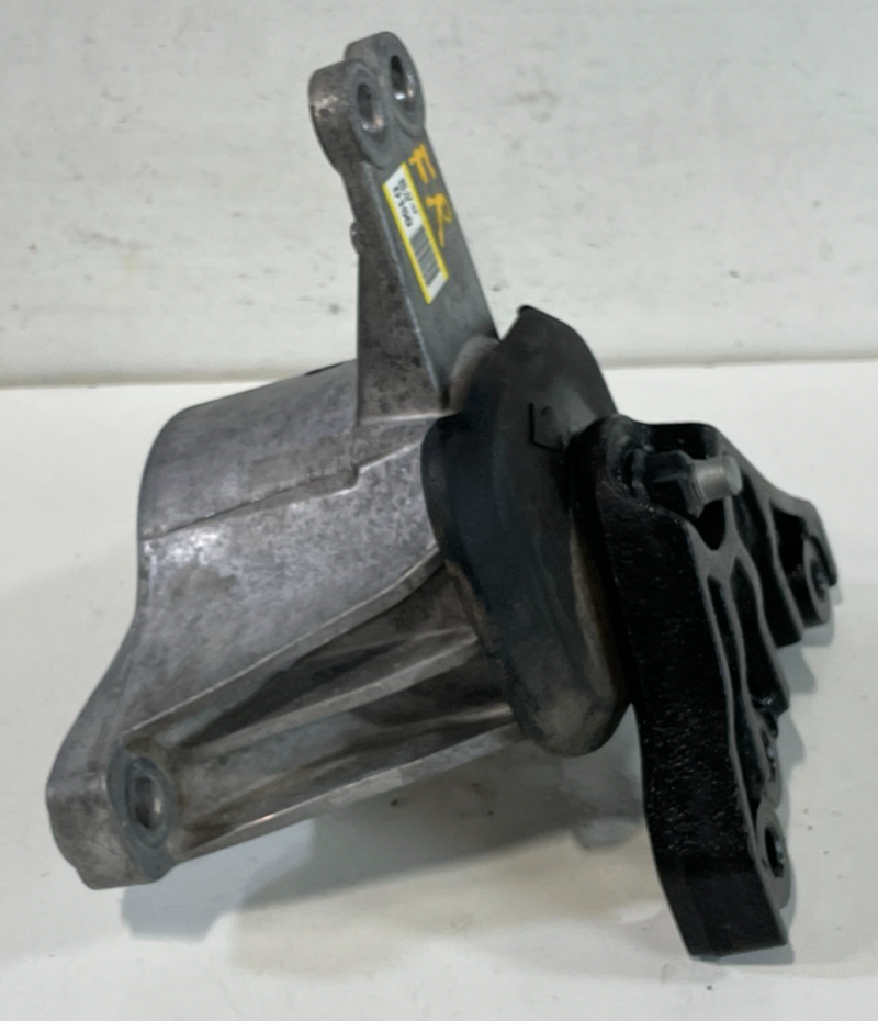 Load image into Gallery viewer, 2020-2025 HYUNDAI SONATA FRONT RIGHT ENGINE FRAME MOUNT BRACKET 2.5L # 102099
