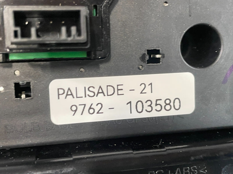 Load image into Gallery viewer, 2020-2022 HYUNDAI PALISADE FRONT OVERHEAD ROOF MAP DOME LIGHT LAMP # 103580
