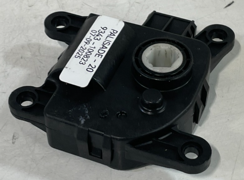 Load image into Gallery viewer, 2010-2025 HYUNDAI PALISADE HVAC A/C HEATER FLAP SERVO ACTUATOR MOTOR # 100823
