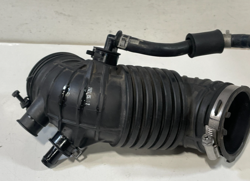 Load image into Gallery viewer, 20-25 HYUNDAI SANTA FE SONATA ENGINE AIR CLEANER INTAKE HOSE PIPE 2.5L # 101901
