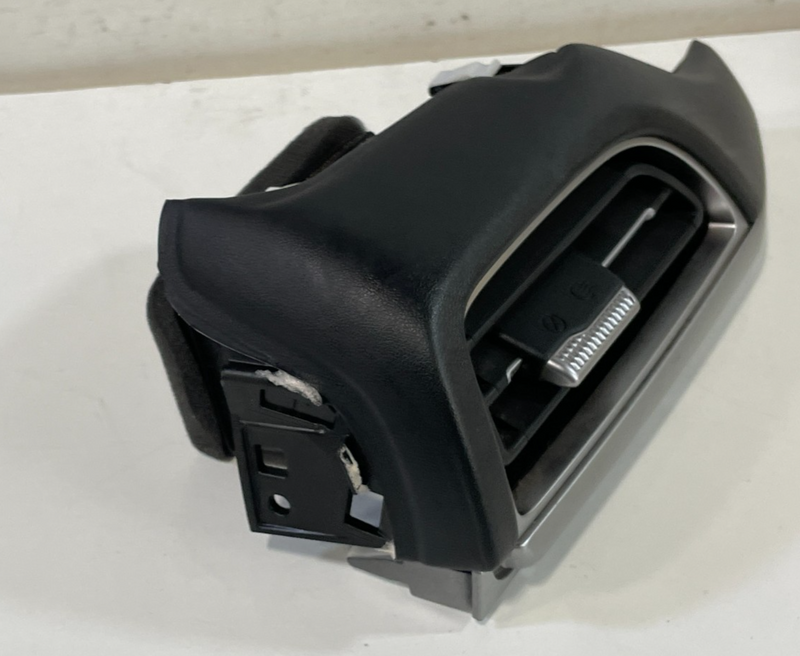 Load image into Gallery viewer, 20-22 PALISADE FRONT LEFT DASH AC AIR VENT GRILLE MOLDING W/ TRIM COVER # 101277

