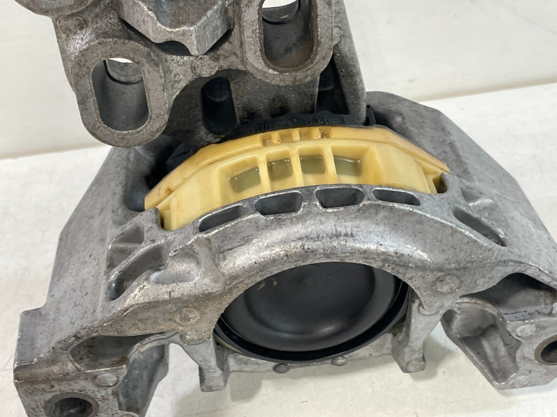 Load image into Gallery viewer, 2017 - 2019 INFINITI QX30 LEFT SIDE ENGINE MOTOR MOUNT BRACKET INSULATOR # 95343
