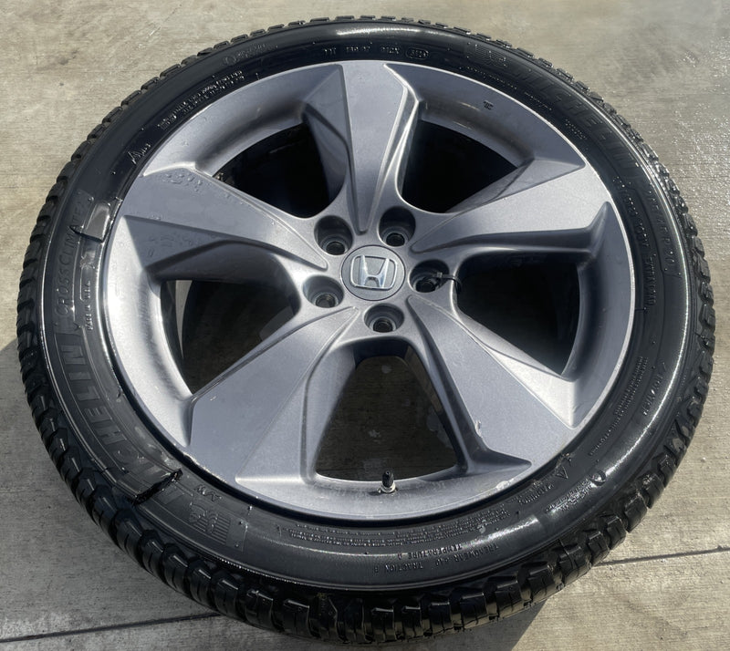 Load image into Gallery viewer, HONDA PASSPORT TOURING 20X8.5J ET55 WHEEL RIM W/ TIRE 3.5L ONLY#1 19-21 # 105291

