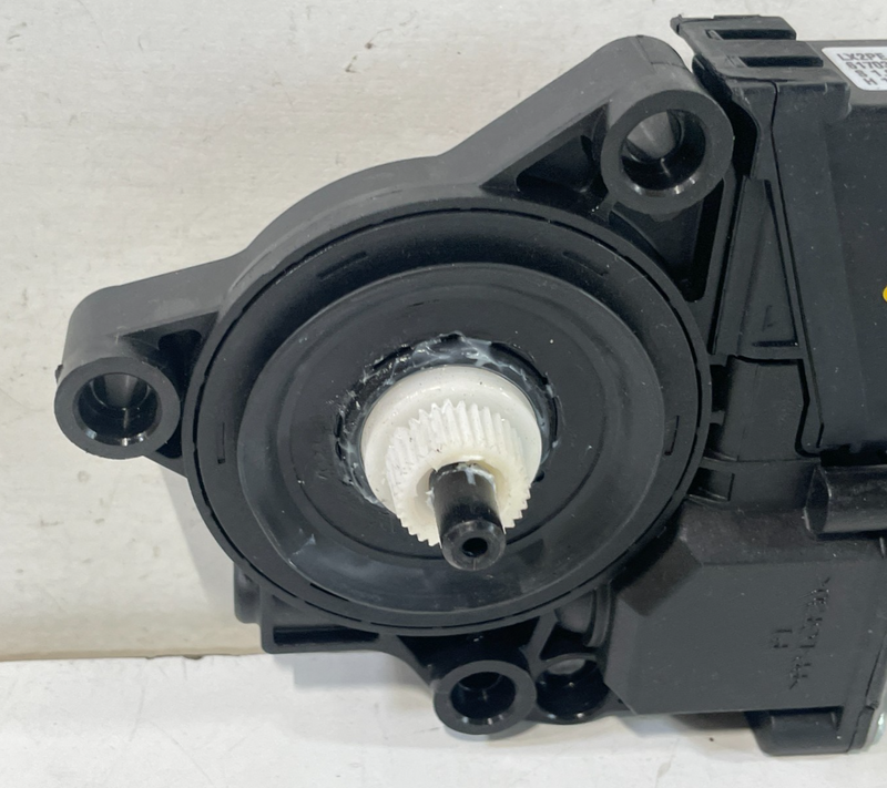 Load image into Gallery viewer, 23 - 25 HYUNDAI PALISADE FRONT LEFT DRIVER SIDE POWER DOOR WINDOW MOTOR # 104073
