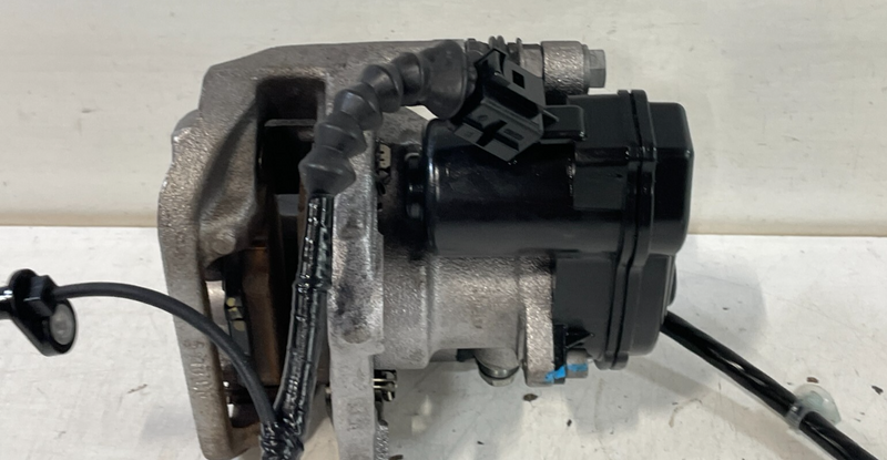 Load image into Gallery viewer, 23 - 26 Honda HR-V REAR RIGHT PASSENGER DISC BRAKE CALIPER W/ ABS SENSOR # 99027
