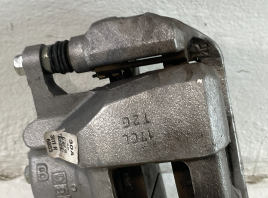 2018 - 2025 HONDA ACCORD FRONT RIGHT BRAKE CALIPER W/ BRAKE PADS 1.5L