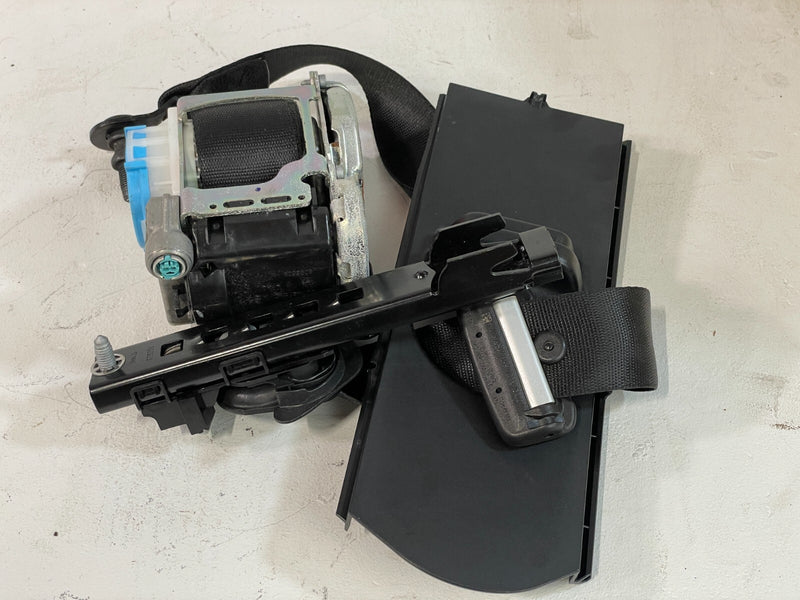 Load image into Gallery viewer, ⭐⭐ 2017 - 2019 INFINITI QX30 FRONT RIGHT PASSENGER SIDE SEAT BELT BLACK ⭐⭐
