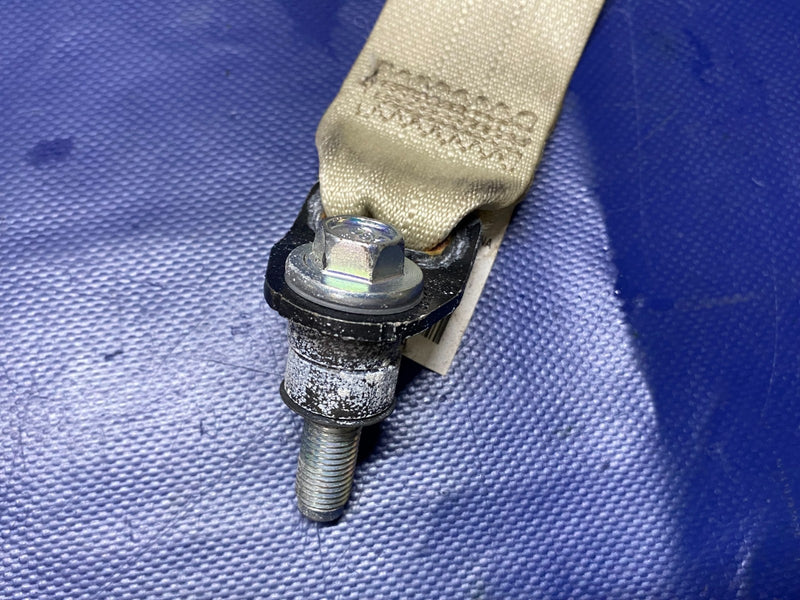 Load image into Gallery viewer, 2013-2014 INFINITI JX35 QX60 FRONT RIGHT SEAT BELT RETRACTOR W/O PRE CRASH 77567
