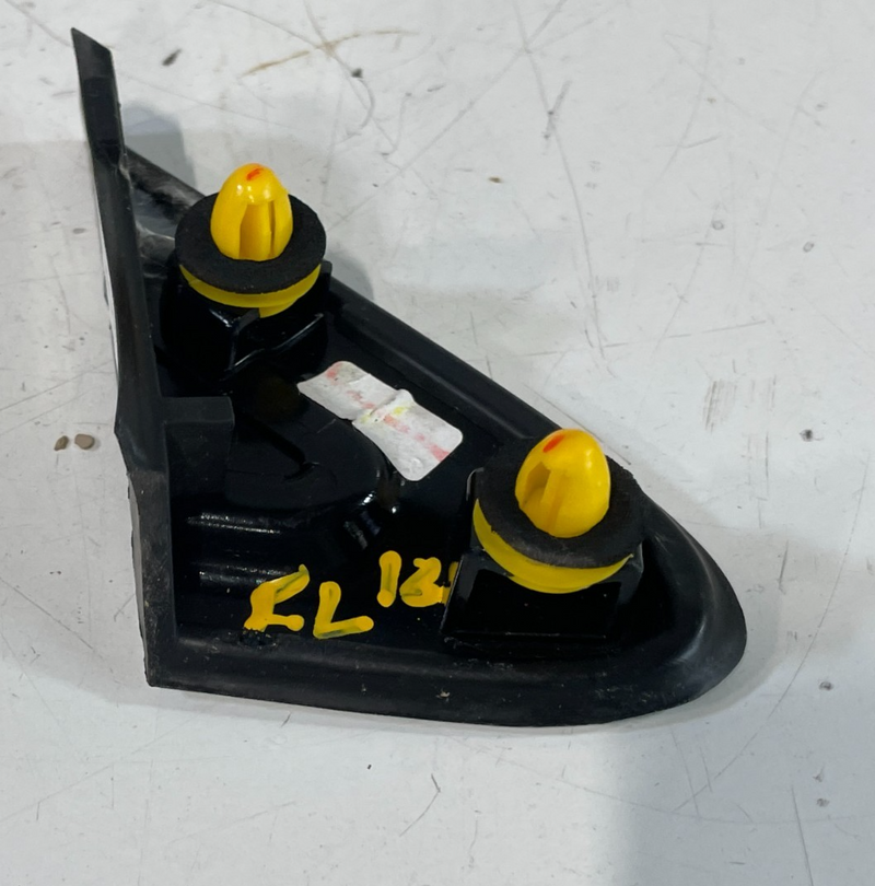 Load image into Gallery viewer, 19-23 HYUNDAI SANTA FE FRONT LEFT DRIVER FENDER UPPER CORNER MOLDING # 102885
