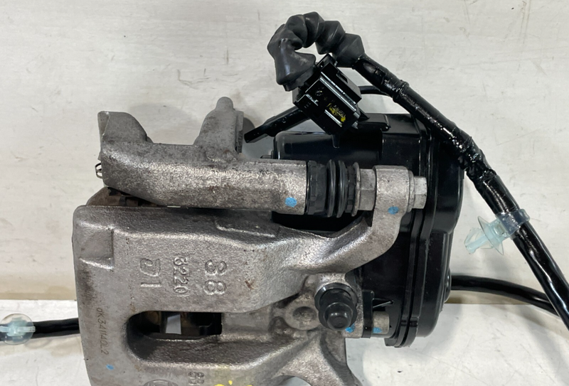Load image into Gallery viewer, 2023-25 Honda HR-V REAR LEFT DRIVER SIDE DISC BRAKE CALIPER W/ ABS SENSOR #9 (1)
