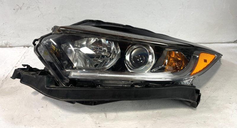 Load image into Gallery viewer, 2019-2022 HONDA HR-V LEFT SIDE HALOGEN W/O LED HEADLIGHT HEADLAMP # IG15-HDU975
