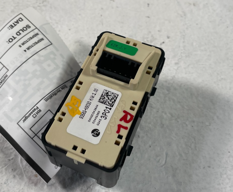 Load image into Gallery viewer, 2025 HYUNDAI TUCSON REAR LEFT DRIVER SIDE WINDOW CONTROL SWITCH # 105901
