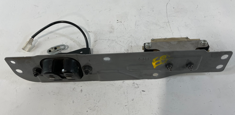 Load image into Gallery viewer, 09-20 NISSAN 370Z COUPE LIFTGATE BACK DOOR LOCK ACTUATOR COVER BRACKET # 82519
