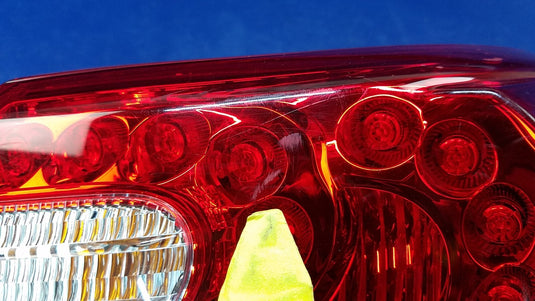 11-14 INFINITI M35h M37 M56 Q70 RIGHT TAIL LIGHT QUARTER PANEL MOUNTED