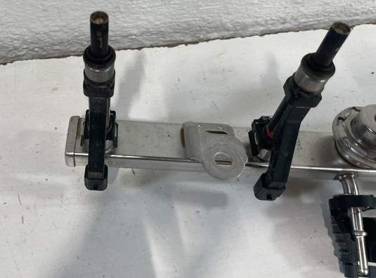22-25 HYUNDAI TUCSON SANTA FE ENGINE FUEL INJECTION RAIL W/ 4 INJECTORS