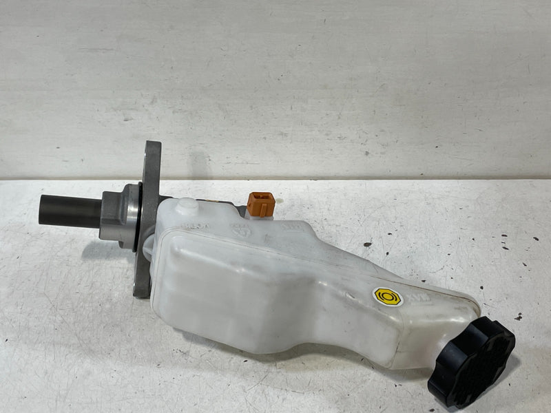 Load image into Gallery viewer, 2020-2025 HYUNDAI PALISADE BRAKE MASTER CYLINDER RESERVOIR BOOSTER TANK # 100255
