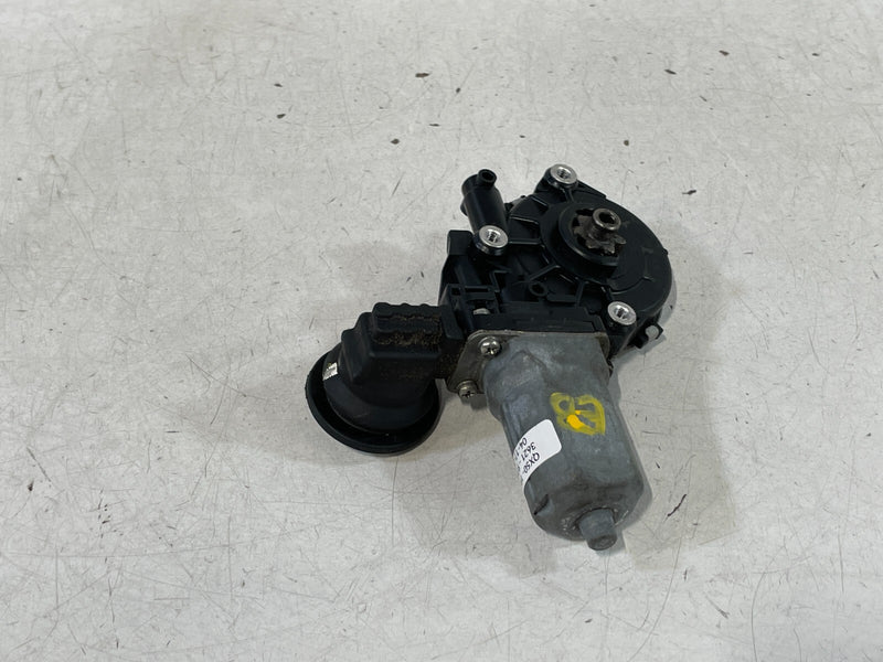 Load image into Gallery viewer, 2019 - 2020 INFINITI QX50 REAR RIGHT SIDE DOOR WINDOW REGULATOR MOTOR # 97652
