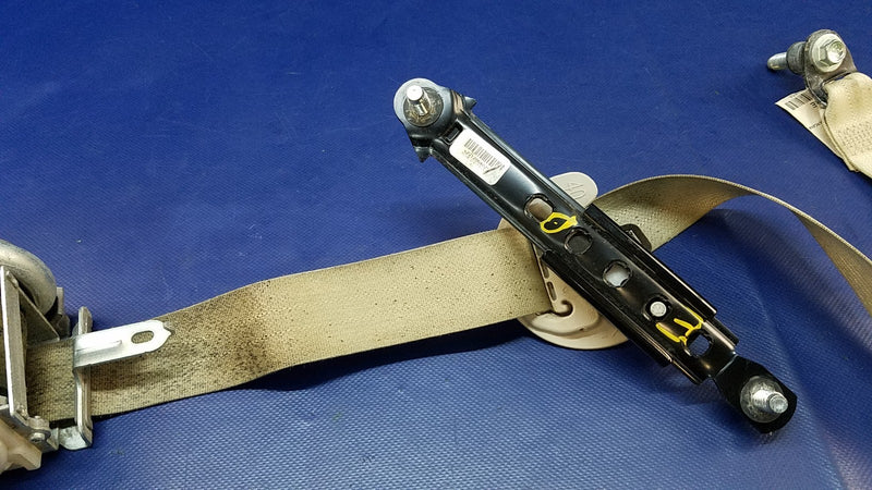 Load image into Gallery viewer, 2013-2014 INFINITI JX35 QX60 FRONT RIGHT SEAT BELT RETRACTOR W/O PRE CRASH 74224
