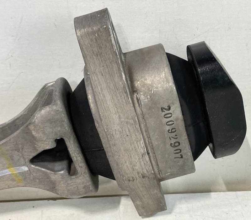 Load image into Gallery viewer, HYUNDAI ELANTRA KONA VELOSTER ENGINE MOTOR MOUNT TORQUE ARM ROLL ROD 2.0L #99329
