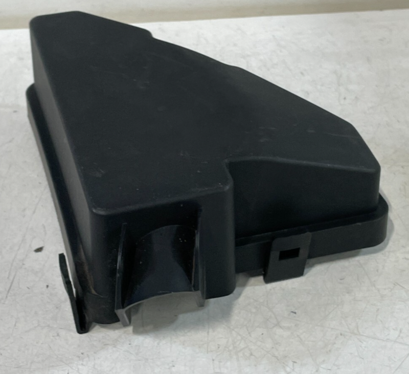 Load image into Gallery viewer, 2019 - 2021 INFINITI QX50 ENGINE FUSE RELAY JUNCTION BOX LID COVER 2.0L # 98810
