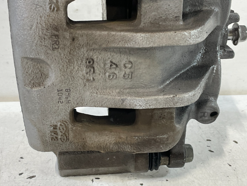 Load image into Gallery viewer, 2020-2025 HYUNDAI PALISADE FRONT RIGHT SIDE BRAKE CALIPER W/ BRAKE PADS #100278
