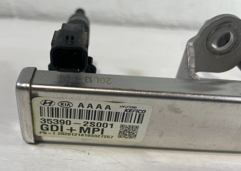 Load image into Gallery viewer, 22-25 HYUNDAI TUCSON SANTA FE ENGINE FUEL INJECTION RAIL W/ 4 INJECTORS # 105054
