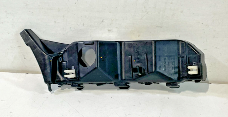Load image into Gallery viewer, 19-20 HYUNDAI SANTA FE FRONT LEFT DRIVER SIDE BUMPER RETAINER BRACKET # 102884
