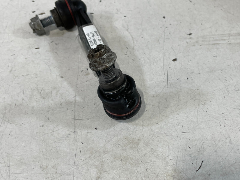 Load image into Gallery viewer, 17-24 BMW 330i 330e REAR RIGHT PASSENGER SIDE STABILIZER SWAY BAR END LINK 98424
