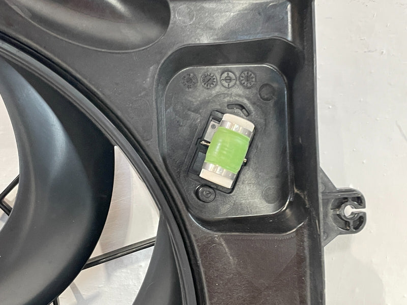 Load image into Gallery viewer, 21-23 HYUNDAI ELANTRA ENGINE RADIATOR COOLING FAN BLOWER ASSEMBLY 2.0L # 93786
