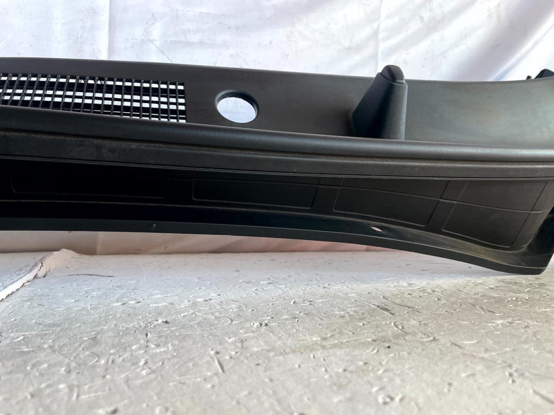 Load image into Gallery viewer, 2023-2025 KIA SPORTAGE FRONT WINDSHIELD COWL PANEL VENT GRILLE COVER # 106661
