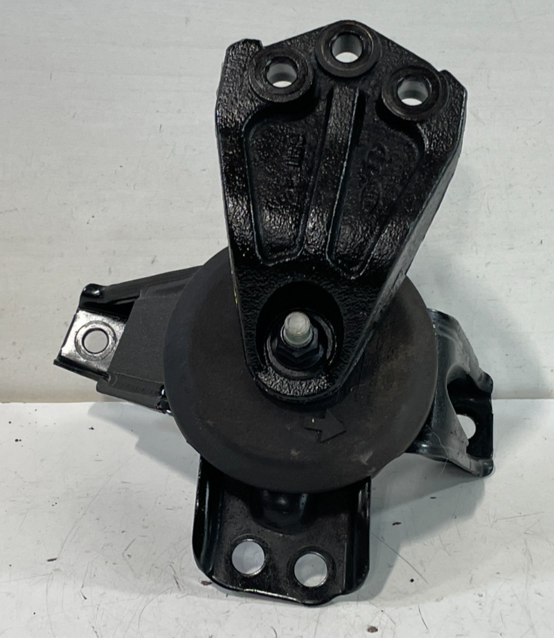 Load image into Gallery viewer, 2020-2025 HYUNDAI PALISADE FRONT RIGHT SIDE ENGINE MOUNT SUPPORT BRACKET #104114
