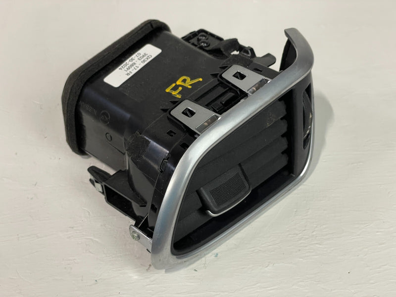 Load image into Gallery viewer, 2017-2019 INFINITI QX30 FRONT RIGHT DASH AC A/C AIR VENT 68760-5DF0B OEM #88091
