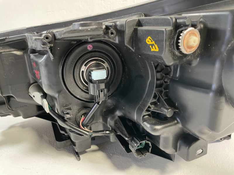 Load image into Gallery viewer, 2020-2023 NISSAN ROGUE SPORT QASHQAI RIGHT HALOGEN HEADLIGHT HEADLAMP # 106228
