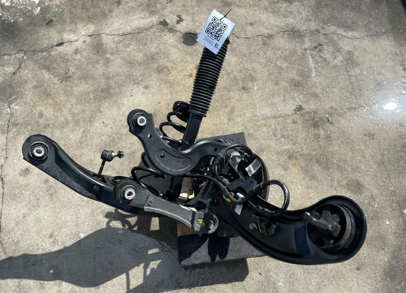 Load image into Gallery viewer, 23-25 KIA SPORTAGE FWD REAR LEFT DRIVER SIDE SUSPENSION KNEE ASSEMBLY # 106668
