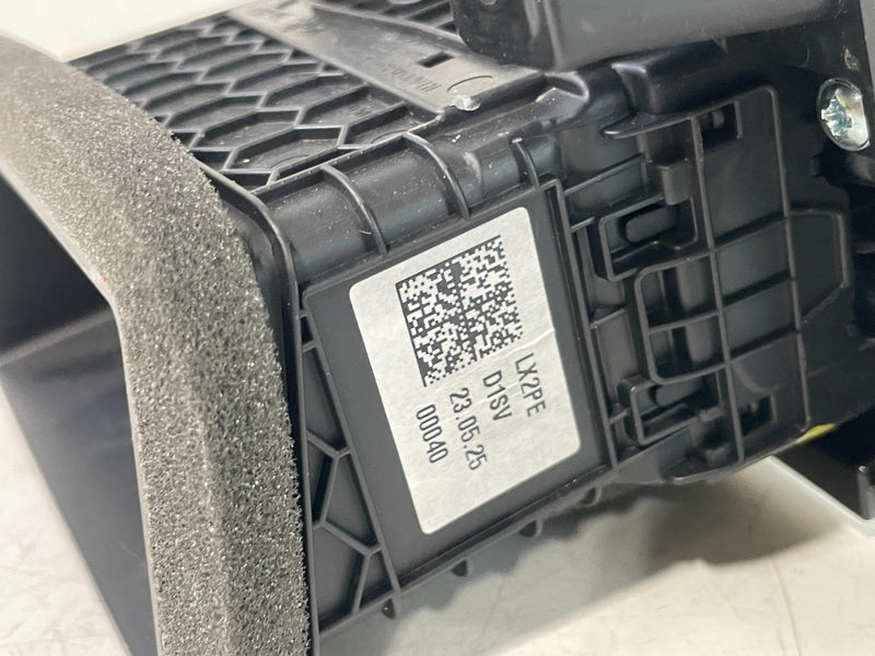 Load image into Gallery viewer, 2023-2025 HYUNDAI PALISADE FRONT LEFT SIDE DASH AC AIR VENT GRILLE # 103305
